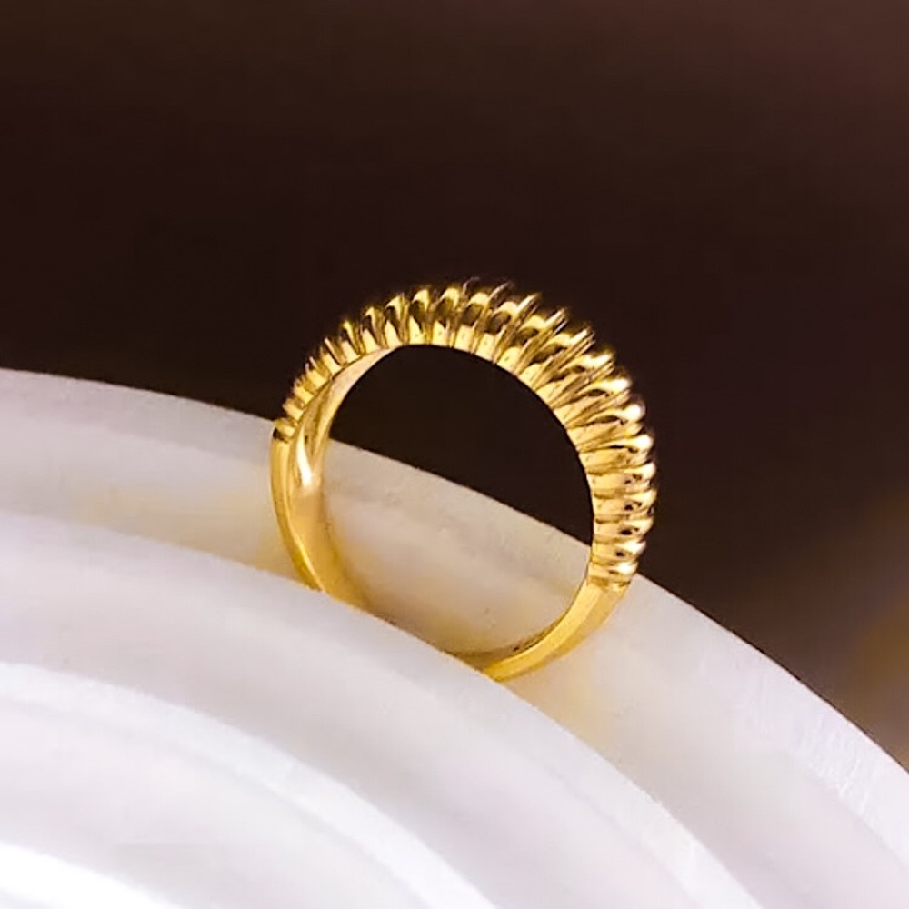 ⚜️𝟯𝟬%𝗢𝗙𝗙 𝗯𝘂𝗻𝗱𝗹𝗲𝘀 𝟯+⚜️ NEW Gold Textured Adjustable Dome Ring - Picture 8 of 12